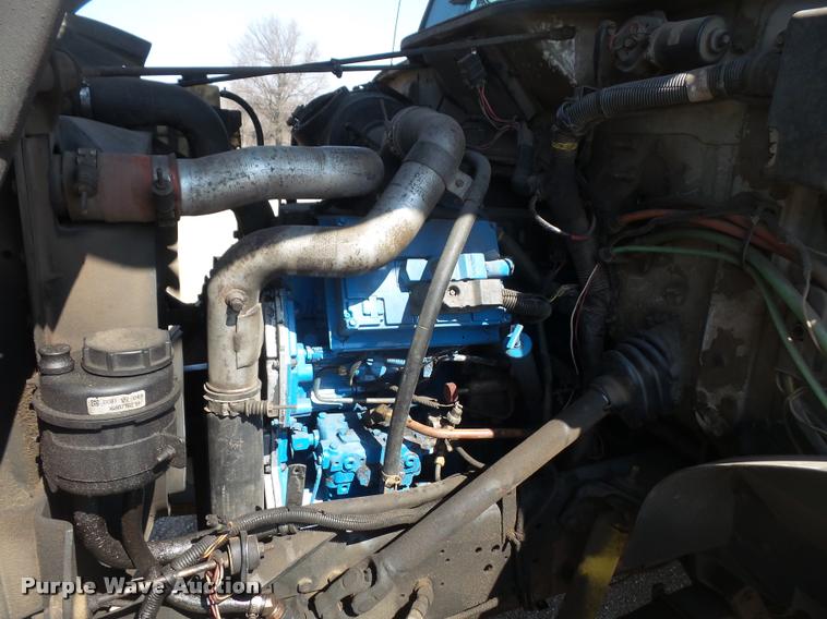 image for item DB0543 1999 International 4900 bucket / forestry truck