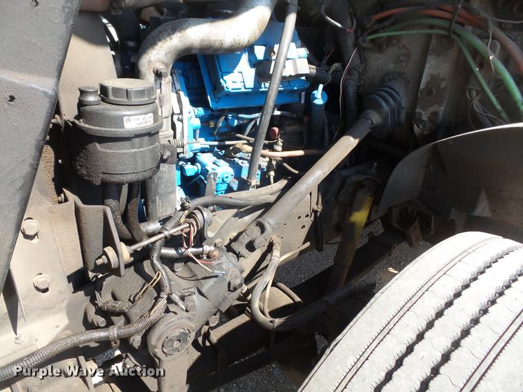 image for item DB0543 1999 International 4900 bucket / forestry truck