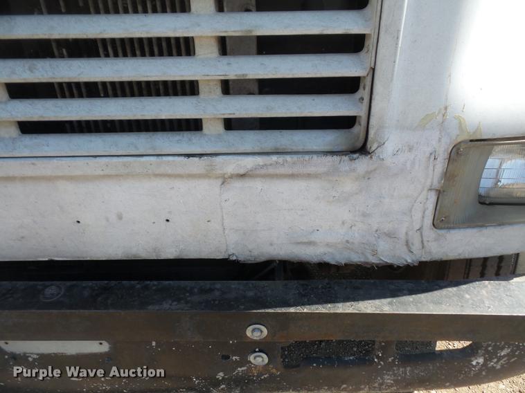 image for item DB0543 1999 International 4900 bucket / forestry truck