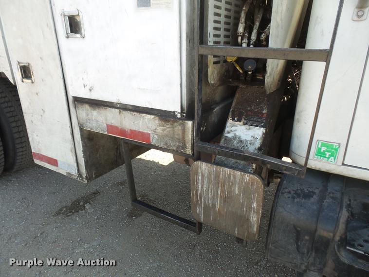 image for item DB0543 1999 International 4900 bucket / forestry truck