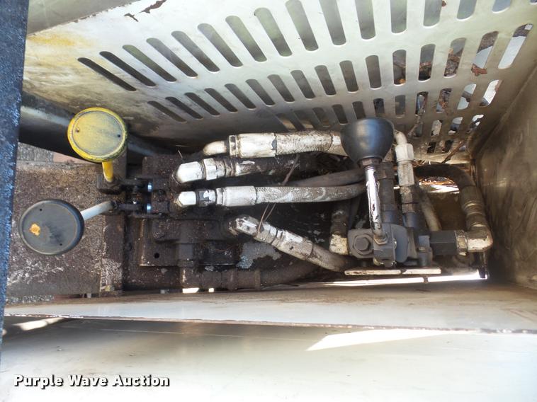 image for item DB0543 1999 International 4900 bucket / forestry truck