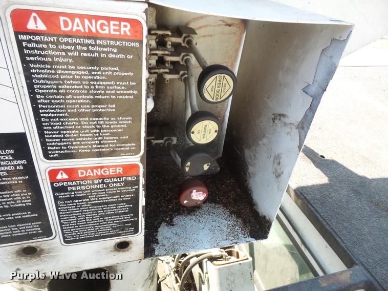 image for item DB0543 1999 International 4900 bucket / forestry truck