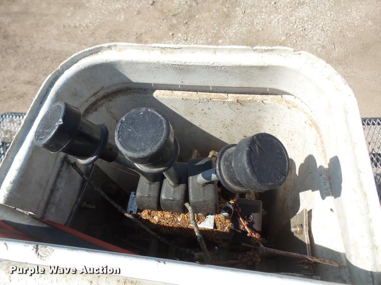 image for item DB0543 1999 International 4900 bucket / forestry truck