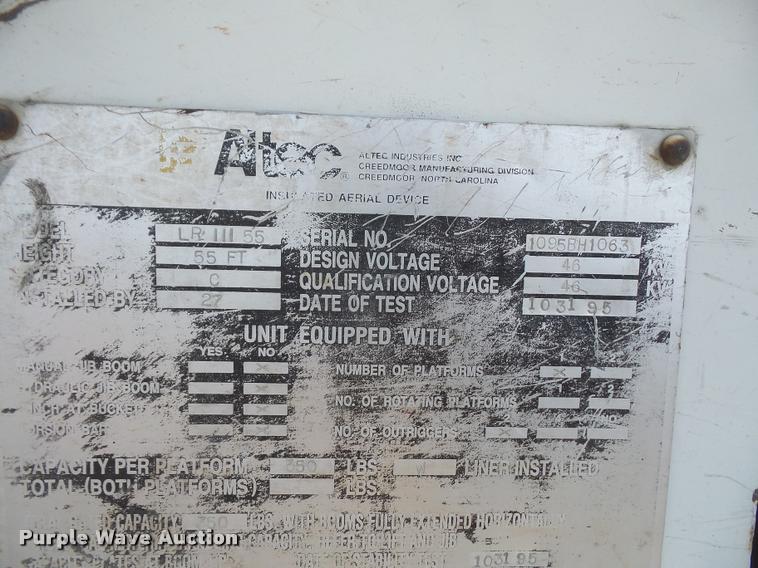 image for item DB0543 1999 International 4900 bucket / forestry truck