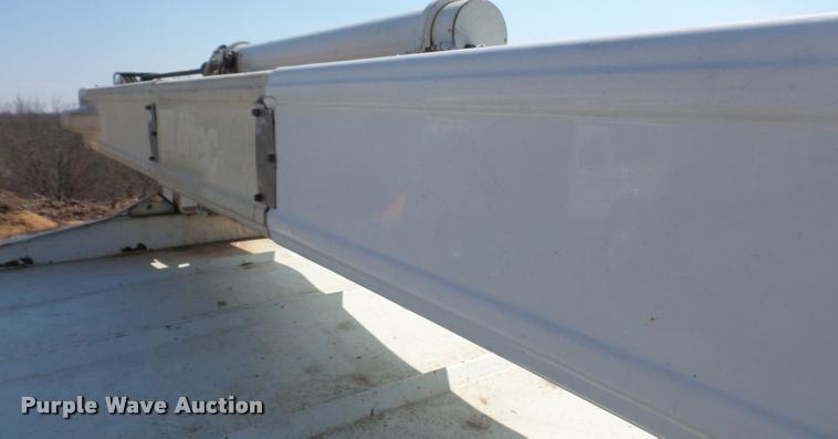 image for item DB0543 1999 International 4900 bucket / forestry truck