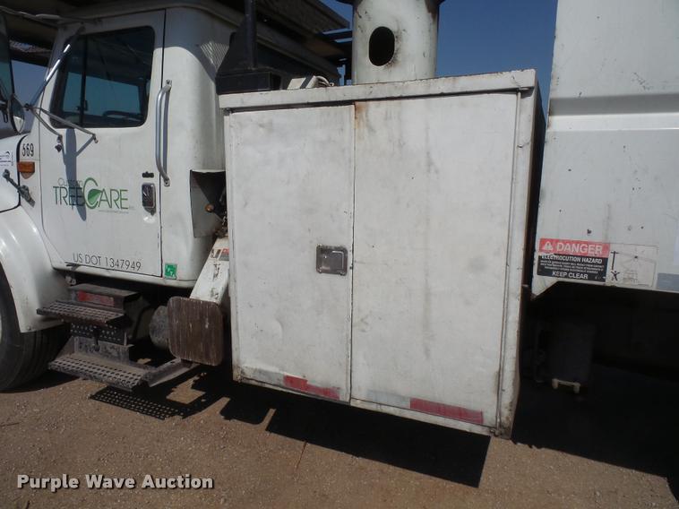 image for item DB0543 1999 International 4900 bucket / forestry truck