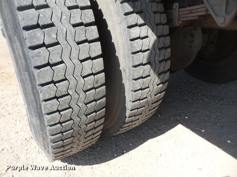 image for item DB0543 1999 International 4900 bucket / forestry truck