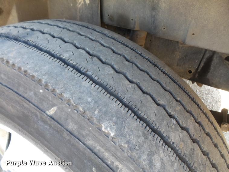 image for item DB0543 1999 International 4900 bucket / forestry truck