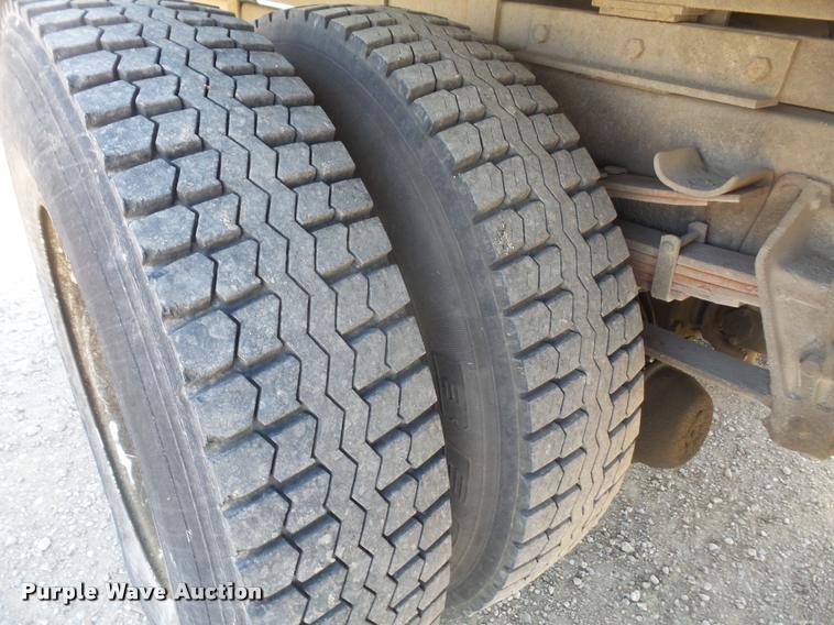 image for item DB0543 1999 International 4900 bucket / forestry truck