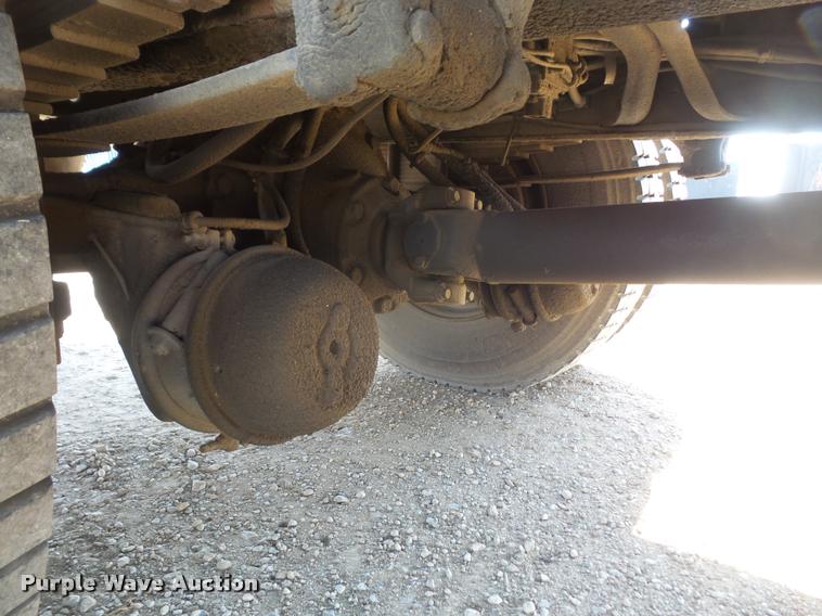 image for item DB0543 1999 International 4900 bucket / forestry truck