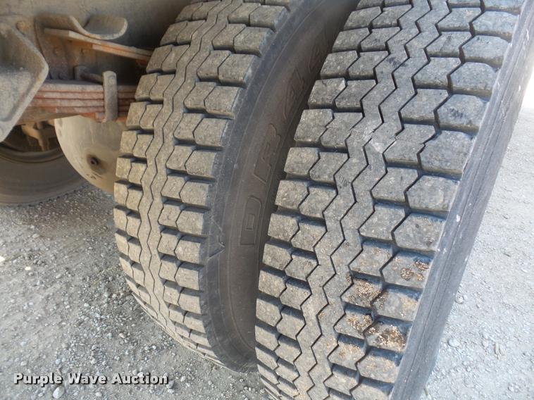 image for item DB0543 1999 International 4900 bucket / forestry truck