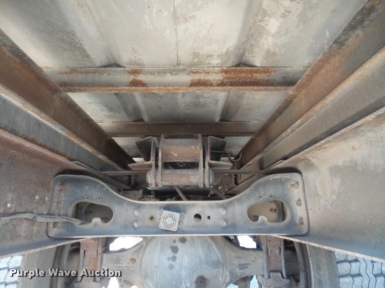 image for item DB0543 1999 International 4900 bucket / forestry truck