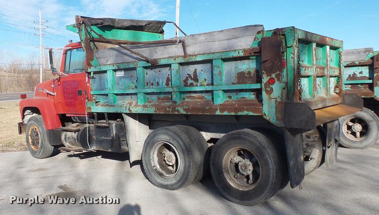 image for item DB1502 1991 Ford LT8000 dump truck