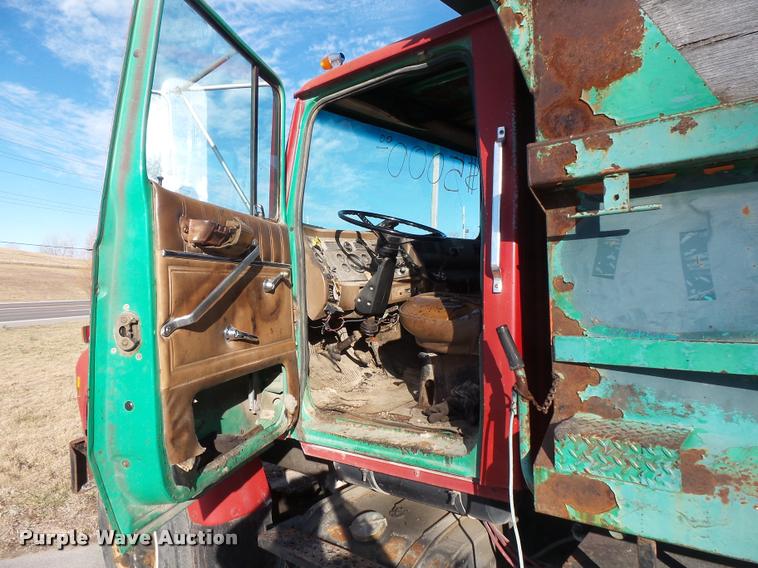 image for item DB1502 1991 Ford LT8000 dump truck