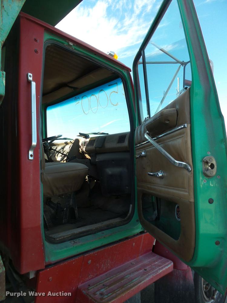 image for item DB1503 1991 Ford LT8000 dump truck