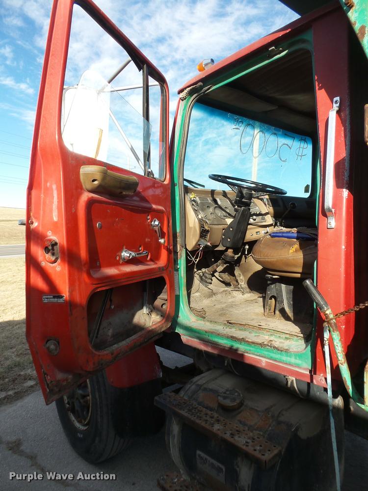 image for item DB1503 1991 Ford LT8000 dump truck