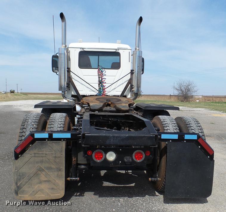 image for item DB2491 2006 Mack CHN613 semi truck