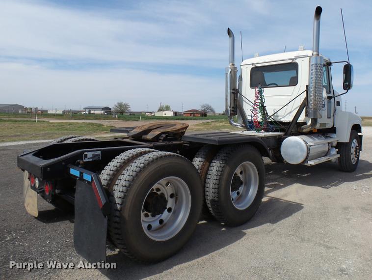 image for item DB2491 2006 Mack CHN613 semi truck