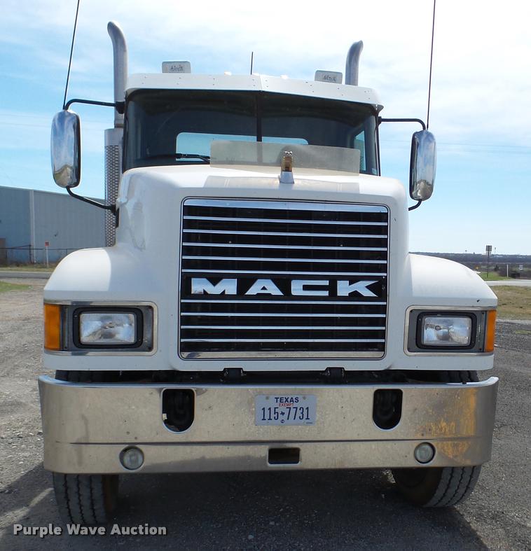 image for item DB2491 2006 Mack CHN613 semi truck