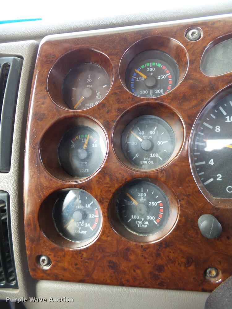 image for item DB2491 2006 Mack CHN613 semi truck