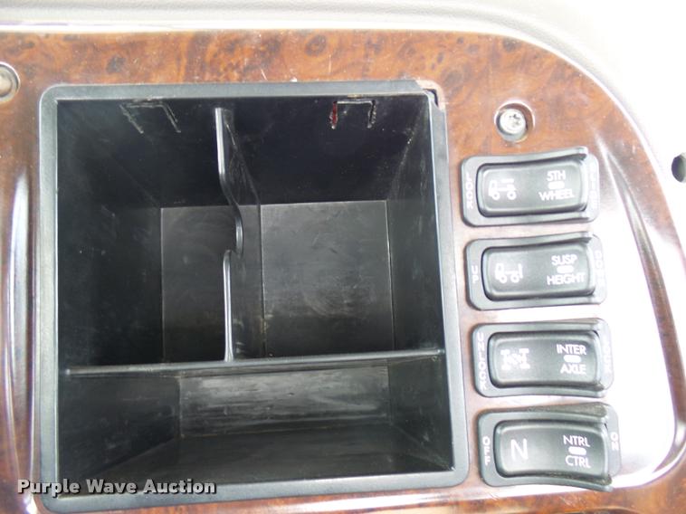 image for item DB2491 2006 Mack CHN613 semi truck