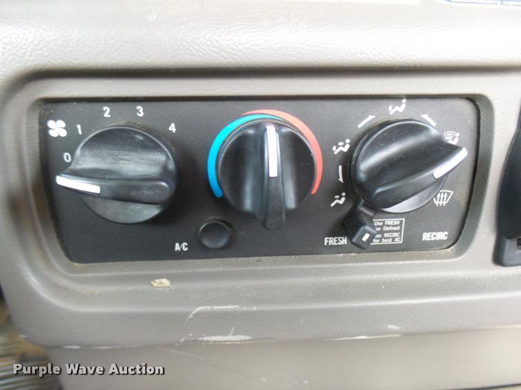 image for item DB2491 2006 Mack CHN613 semi truck