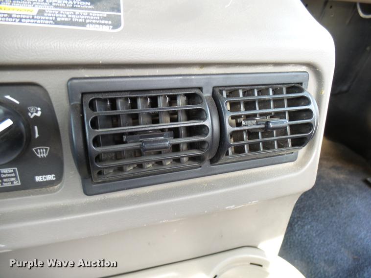 image for item DB2491 2006 Mack CHN613 semi truck