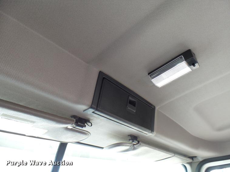 image for item DB2491 2006 Mack CHN613 semi truck