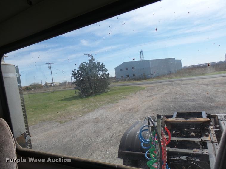 image for item DB2491 2006 Mack CHN613 semi truck