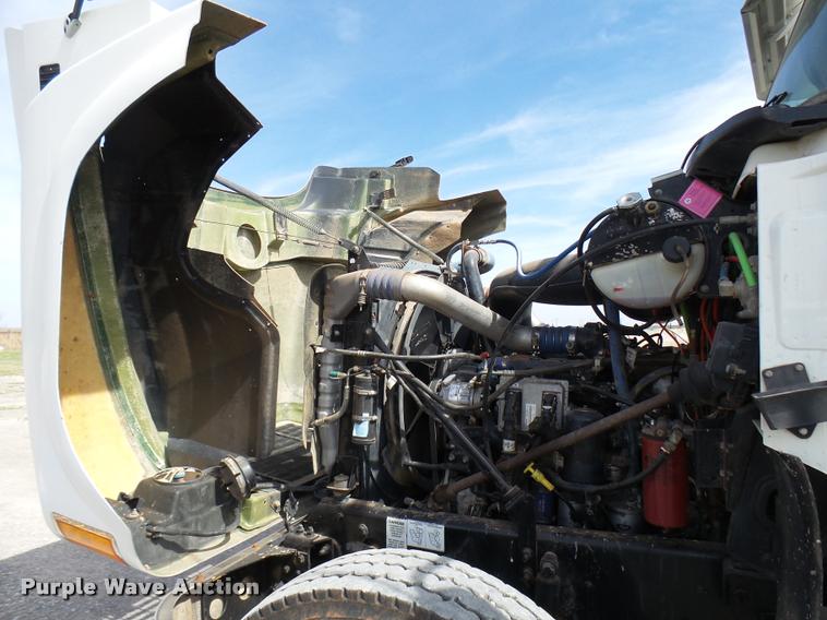 image for item DB2491 2006 Mack CHN613 semi truck