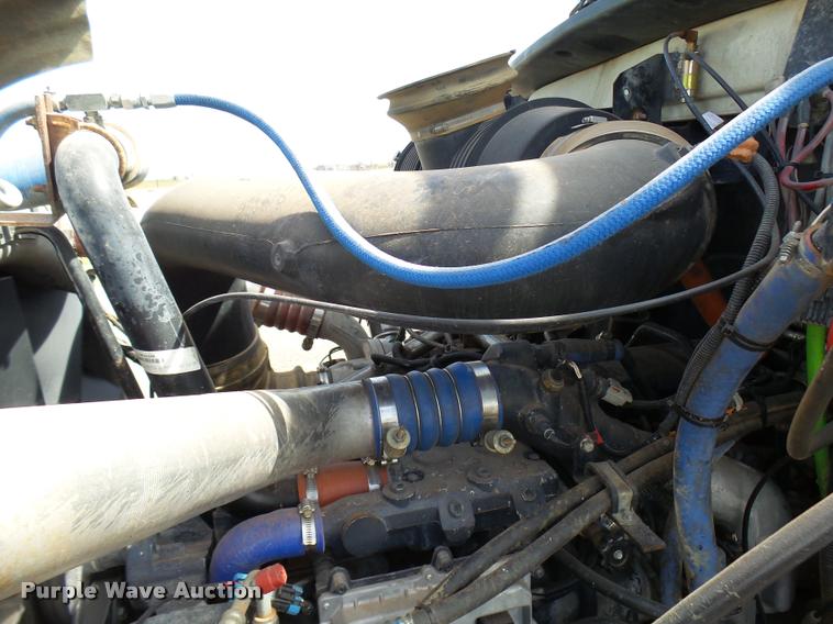 image for item DB2491 2006 Mack CHN613 semi truck