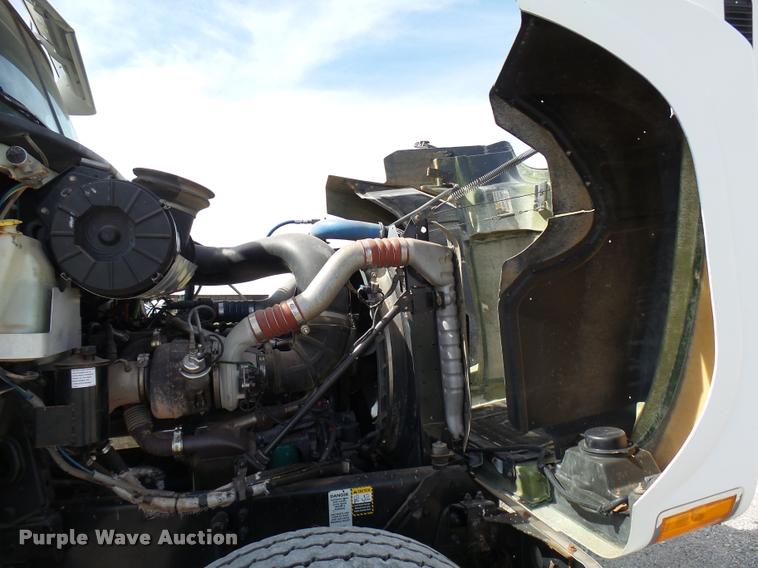 image for item DB2491 2006 Mack CHN613 semi truck