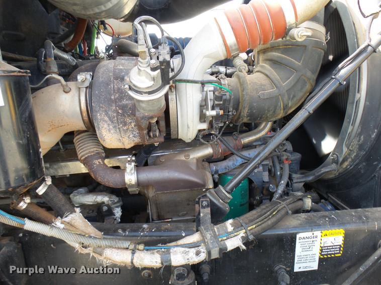 image for item DB2491 2006 Mack CHN613 semi truck