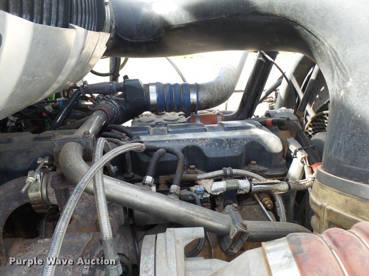 image for item DB2491 2006 Mack CHN613 semi truck