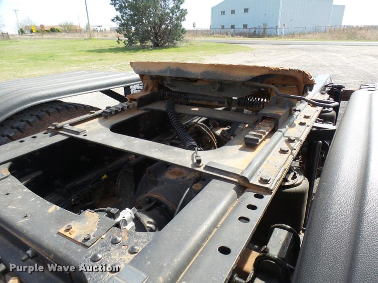 image for item DB2491 2006 Mack CHN613 semi truck