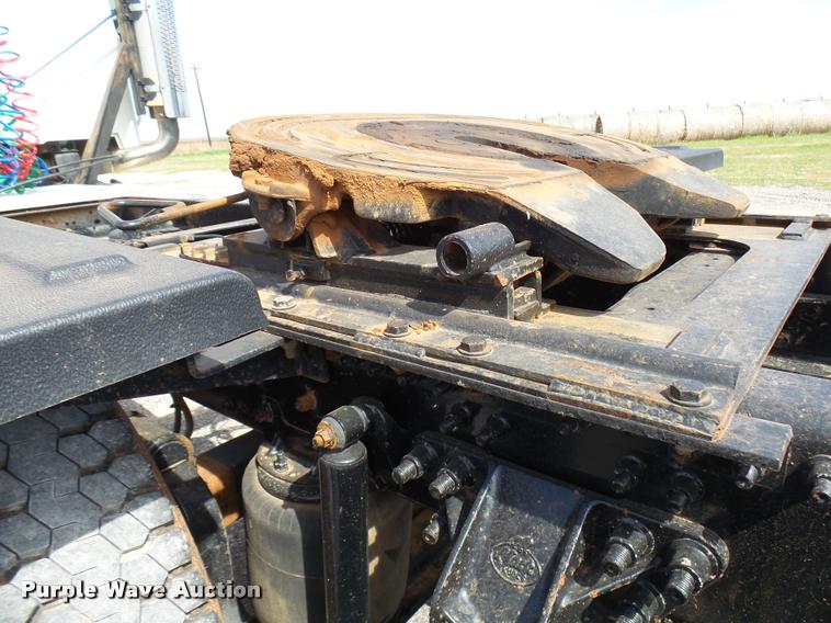 image for item DB2491 2006 Mack CHN613 semi truck