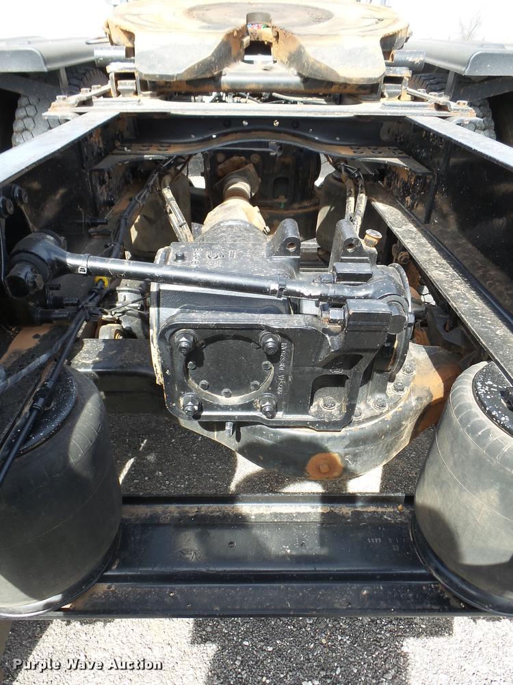 image for item DB2491 2006 Mack CHN613 semi truck