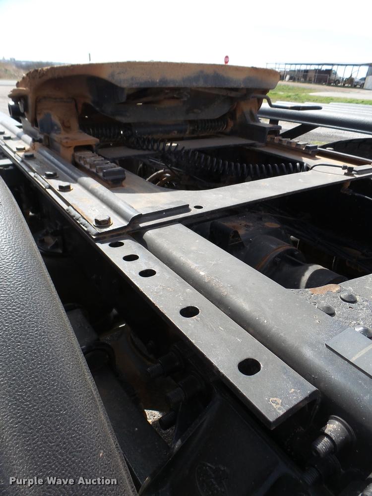 image for item DB2491 2006 Mack CHN613 semi truck