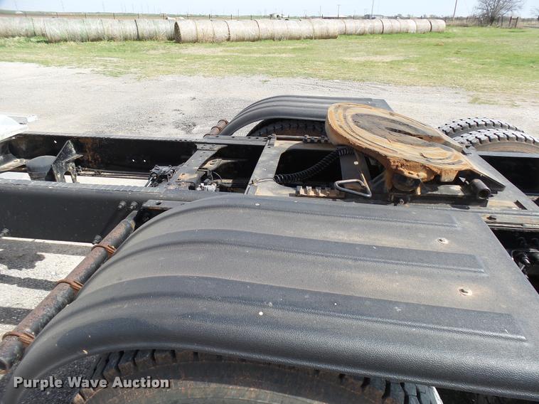 image for item DB2491 2006 Mack CHN613 semi truck