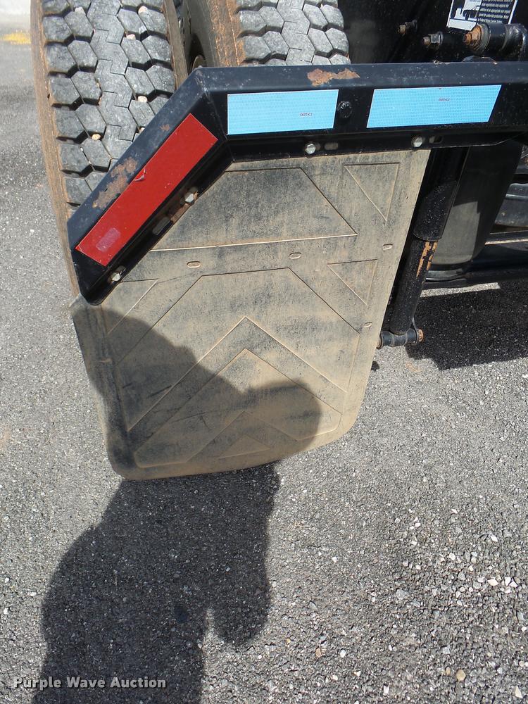 image for item DB2491 2006 Mack CHN613 semi truck