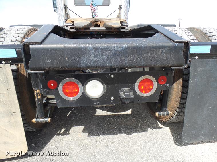 image for item DB2491 2006 Mack CHN613 semi truck