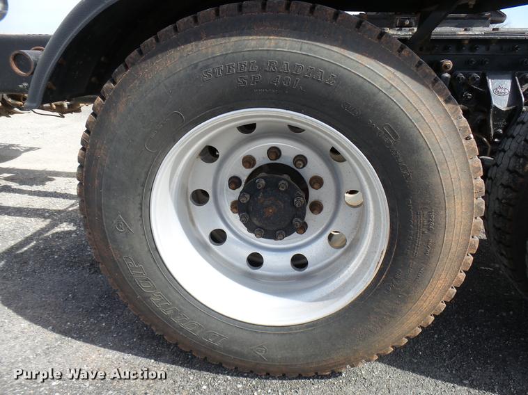 image for item DB2491 2006 Mack CHN613 semi truck