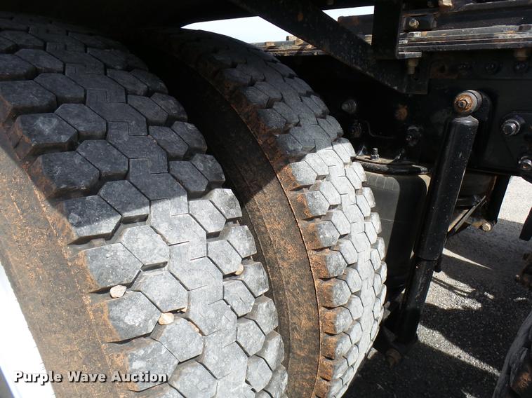 image for item DB2491 2006 Mack CHN613 semi truck