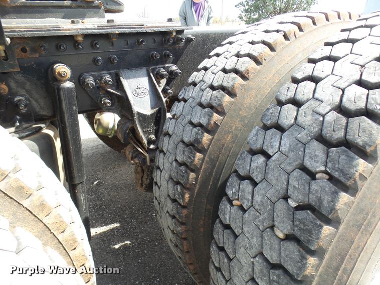 image for item DB2491 2006 Mack CHN613 semi truck