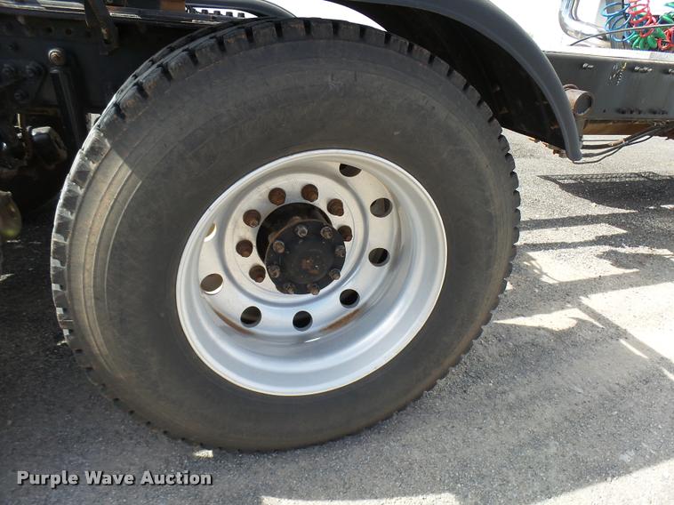 image for item DB2491 2006 Mack CHN613 semi truck