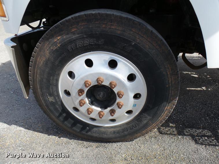 image for item DB2491 2006 Mack CHN613 semi truck