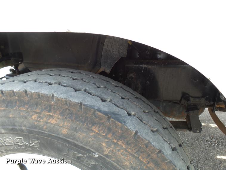 image for item DB2491 2006 Mack CHN613 semi truck