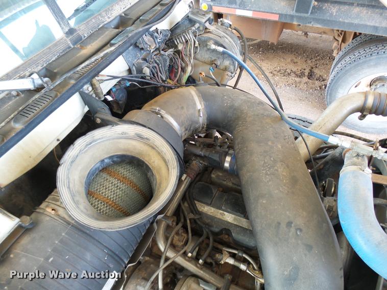 image for item DB2491 2006 Mack CHN613 semi truck