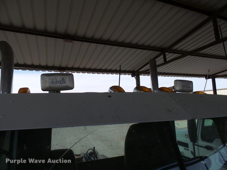 image for item DB2491 2006 Mack CHN613 semi truck