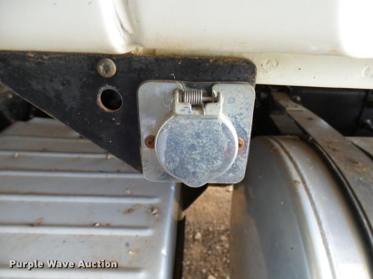 image for item DB2491 2006 Mack CHN613 semi truck